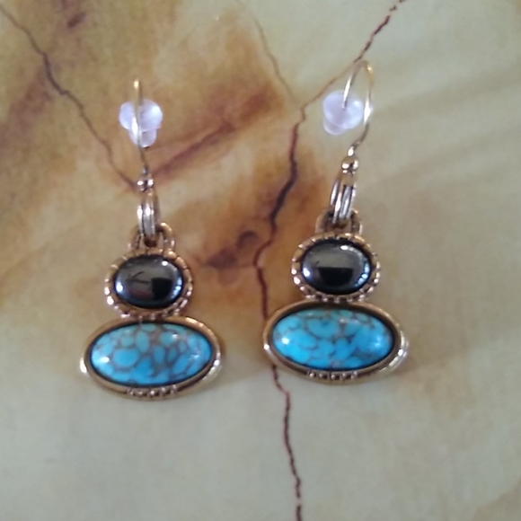 ♥️SOLD!♥ Claiborne Gold Turquoise & Onyx Earrings - Picture 5 of 6